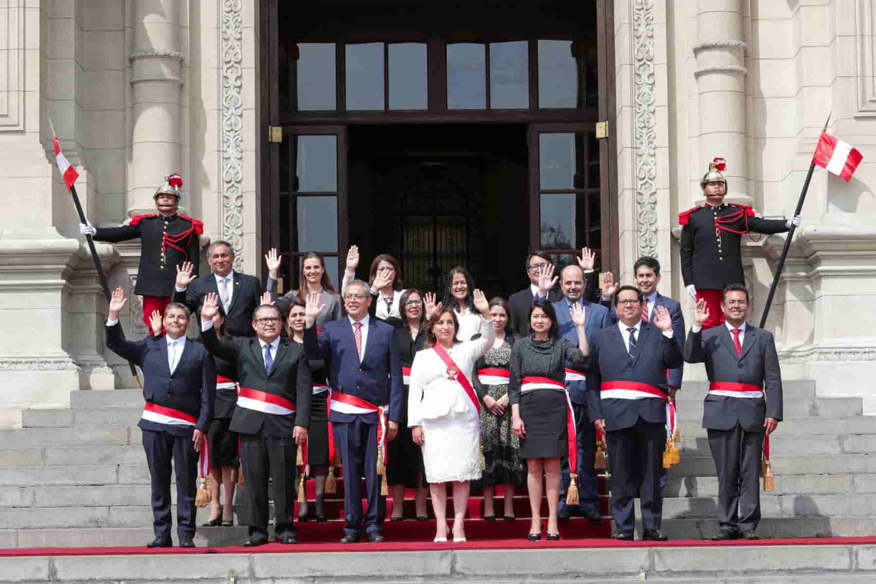 dina boluarte tomó juramento a sus ministros conozca quiénes son