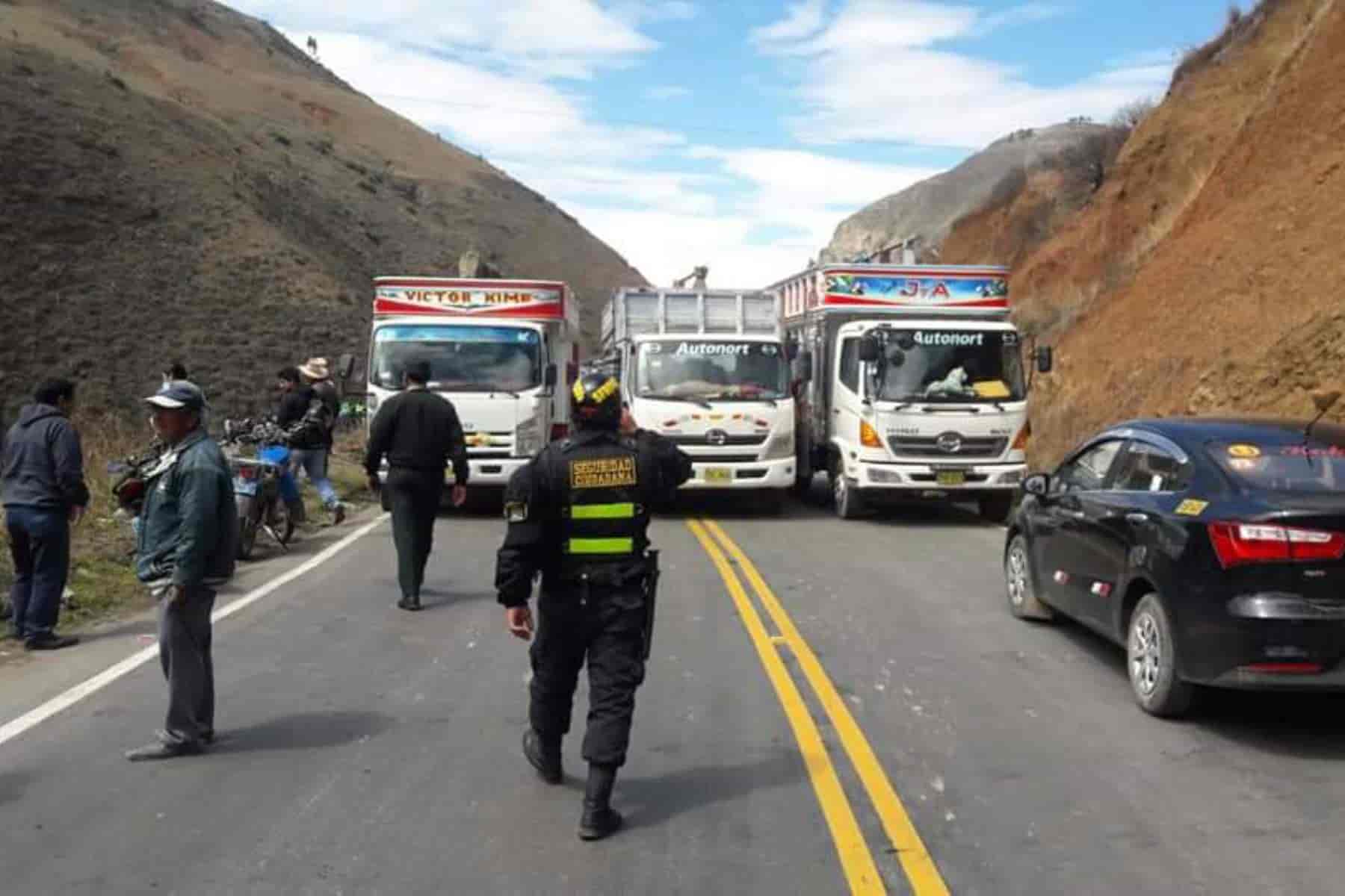 Paro de transportistas afecta a ocho regiones Léeme PERÚ